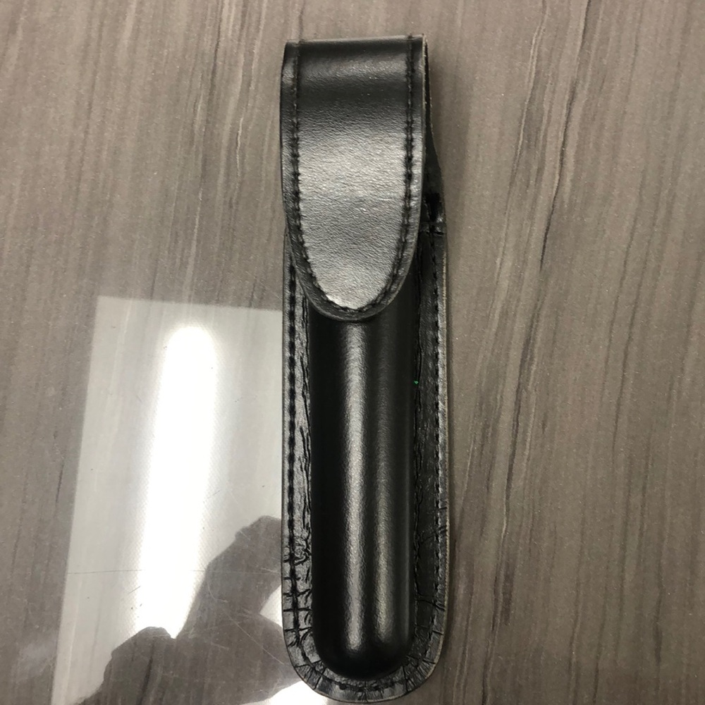 Flashlight case leather